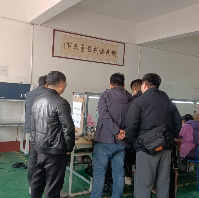 大学老师-车间.jpg
