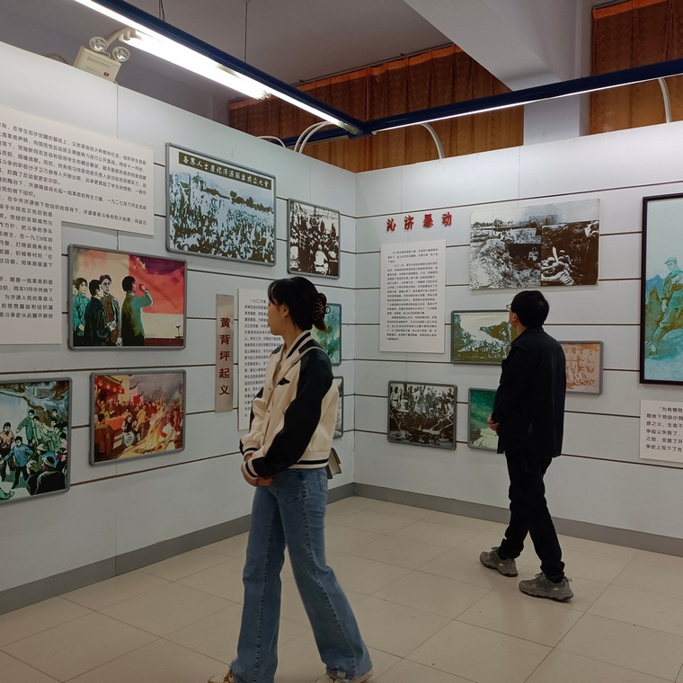 内部参观1调.jpg